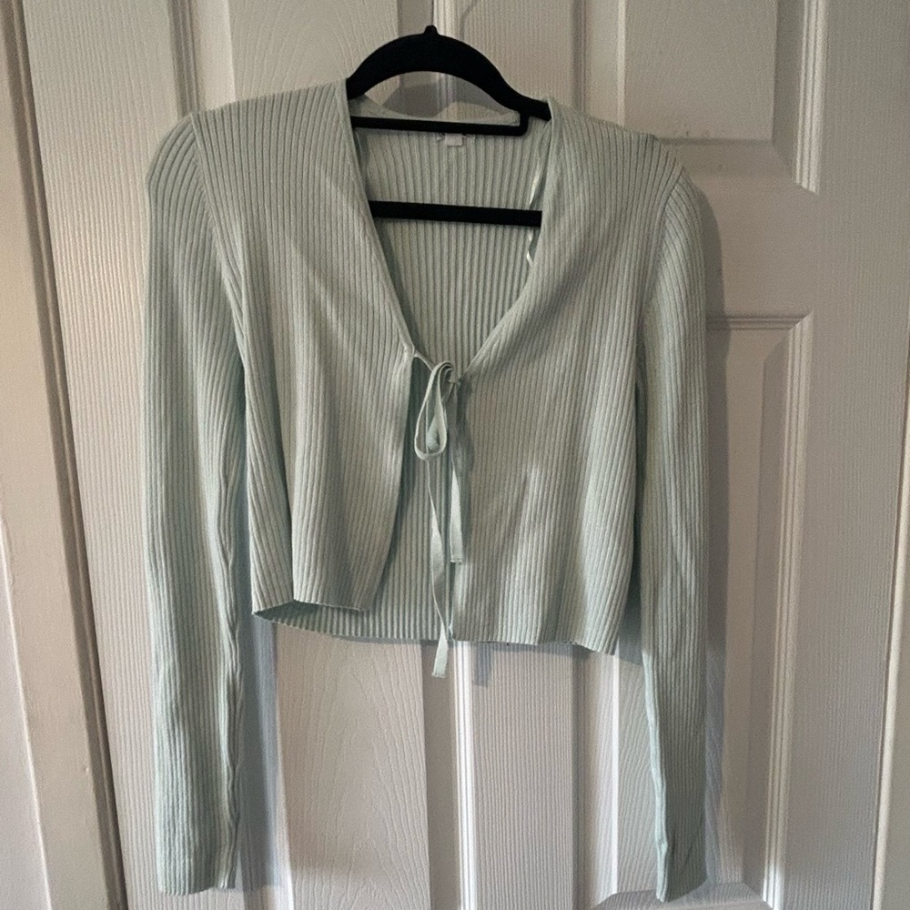 Garage cardigan selling cause too small